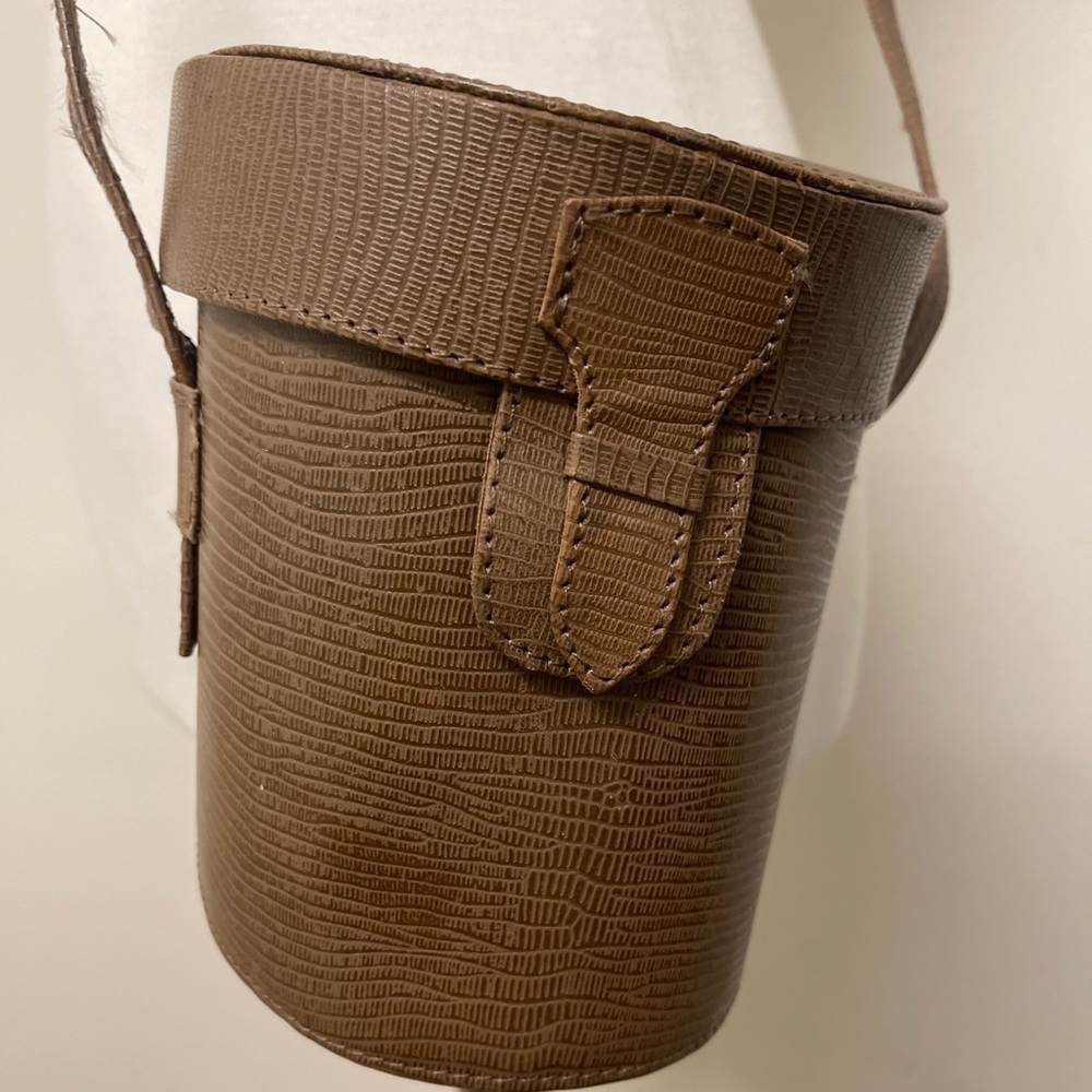 Vintage Giovanni “Camera Case” Leather Box Crossbody Purse | Taupe | 5” X 7”X 4”